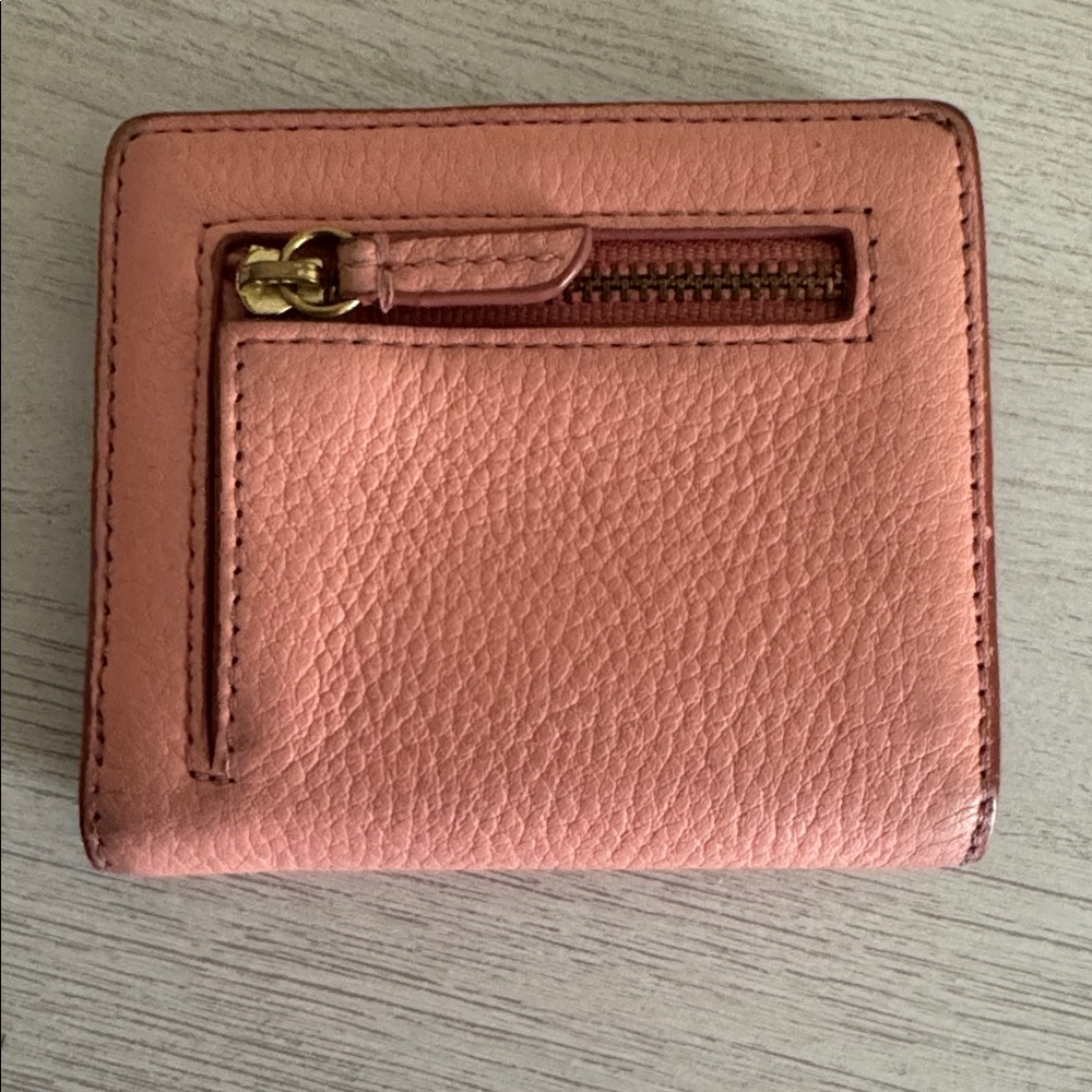 Fossil Coral Leather Bifold Wallet GUC - Picture 2 of 6